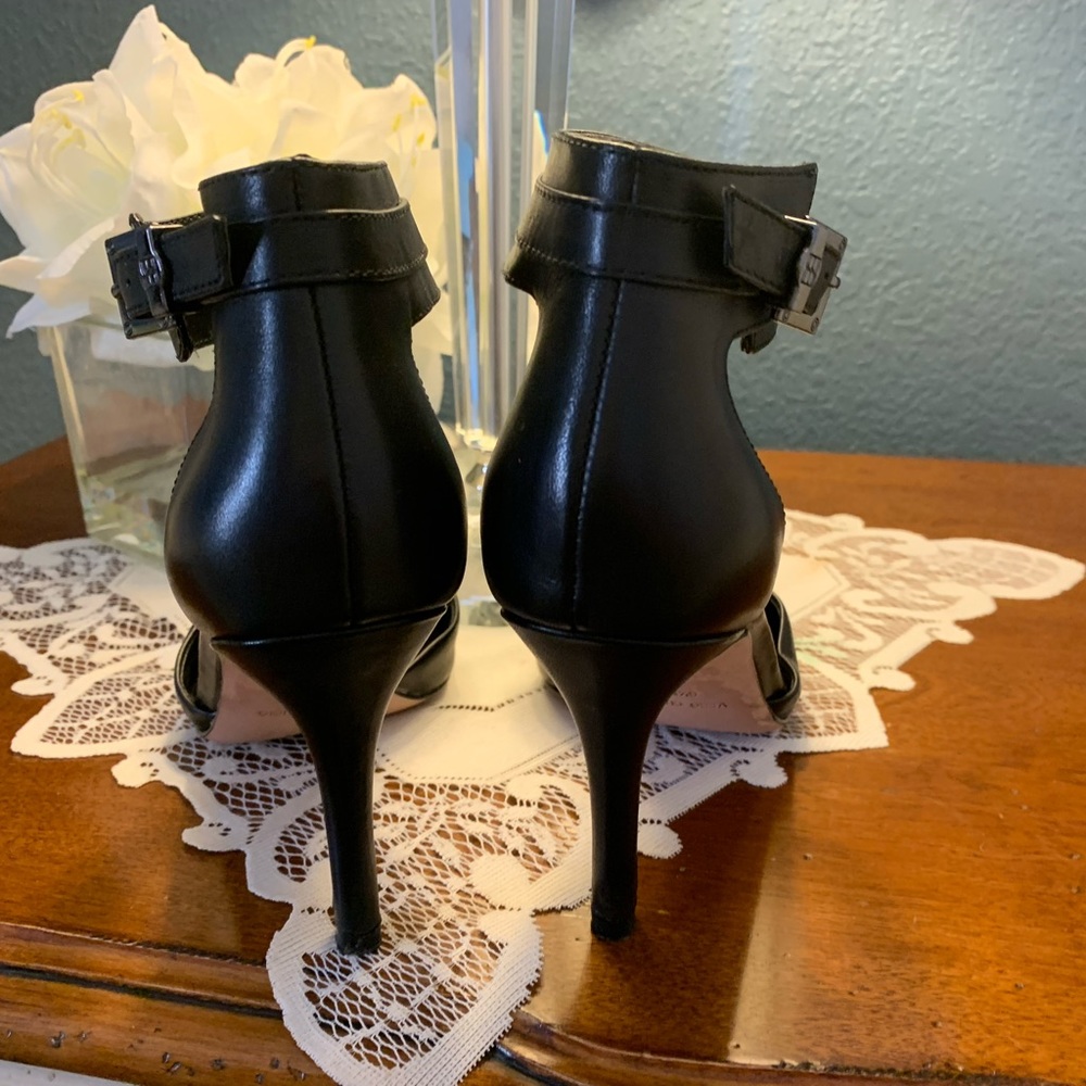 Vintage BCBGMAXAZRIA Heels - Picture 3 of 4